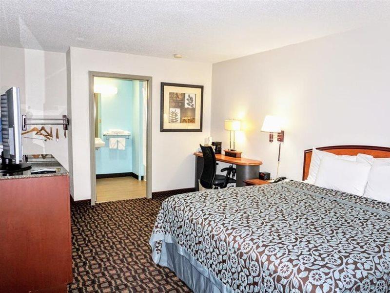 Days Inn By Wyndham Augusta Wheeler Road מראה חיצוני תמונה