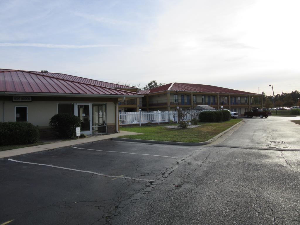 Days Inn By Wyndham Augusta Wheeler Road מראה חיצוני תמונה