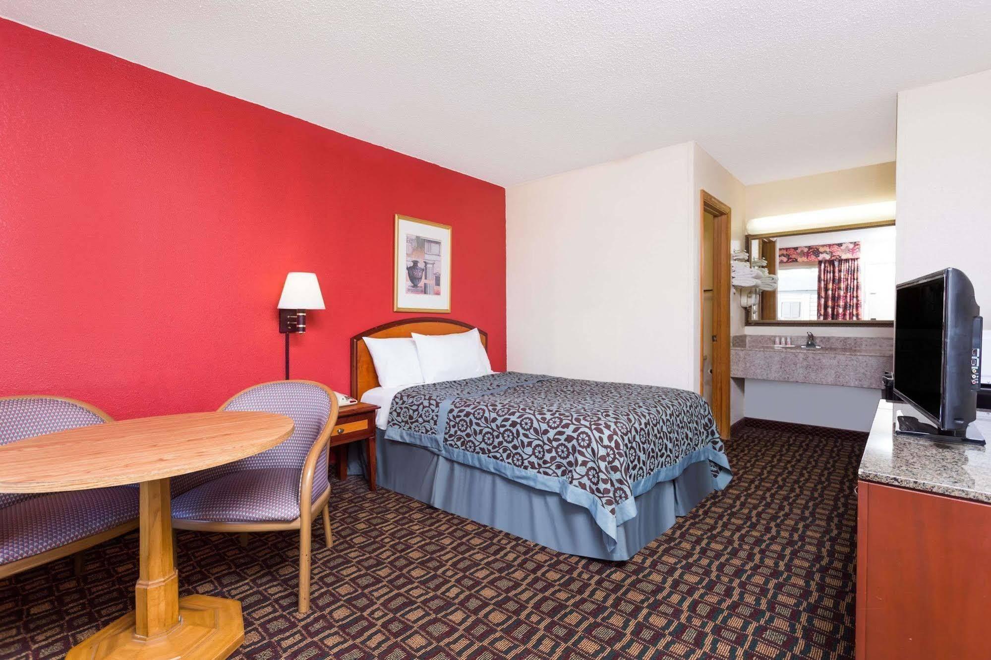 Days Inn By Wyndham Augusta Wheeler Road מראה חיצוני תמונה