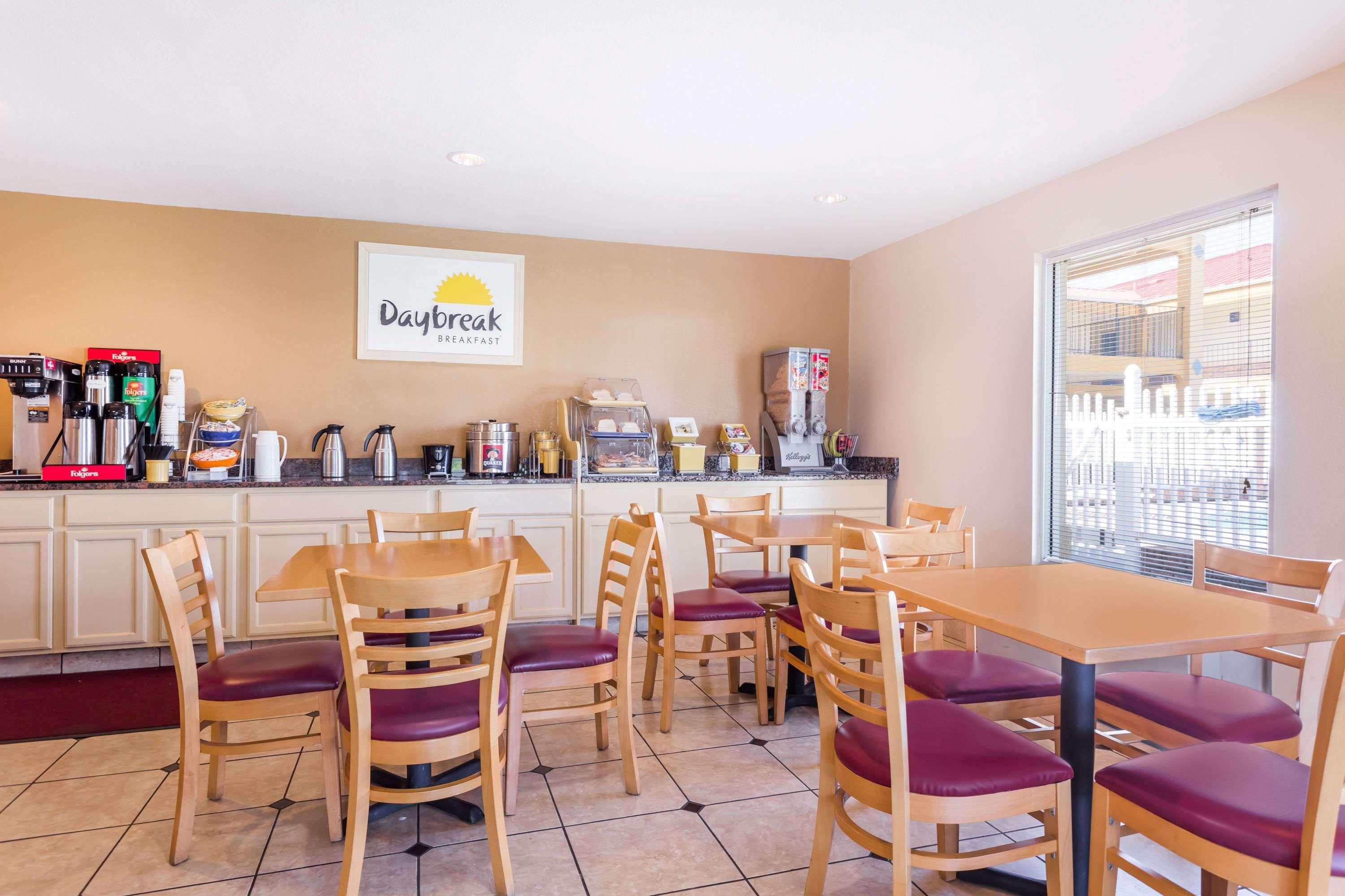 Days Inn By Wyndham Augusta Wheeler Road מראה חיצוני תמונה