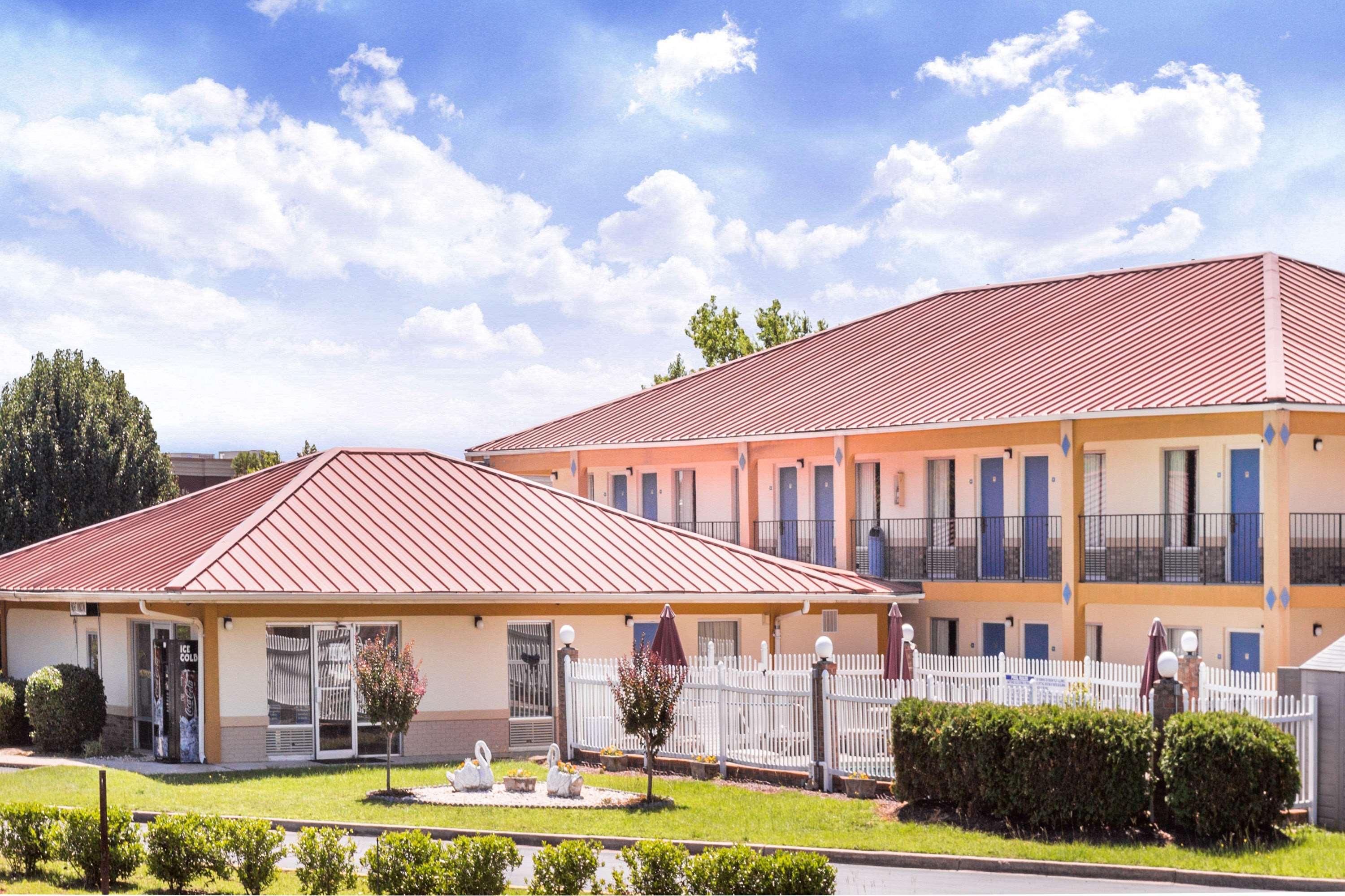 Days Inn By Wyndham Augusta Wheeler Road מראה חיצוני תמונה