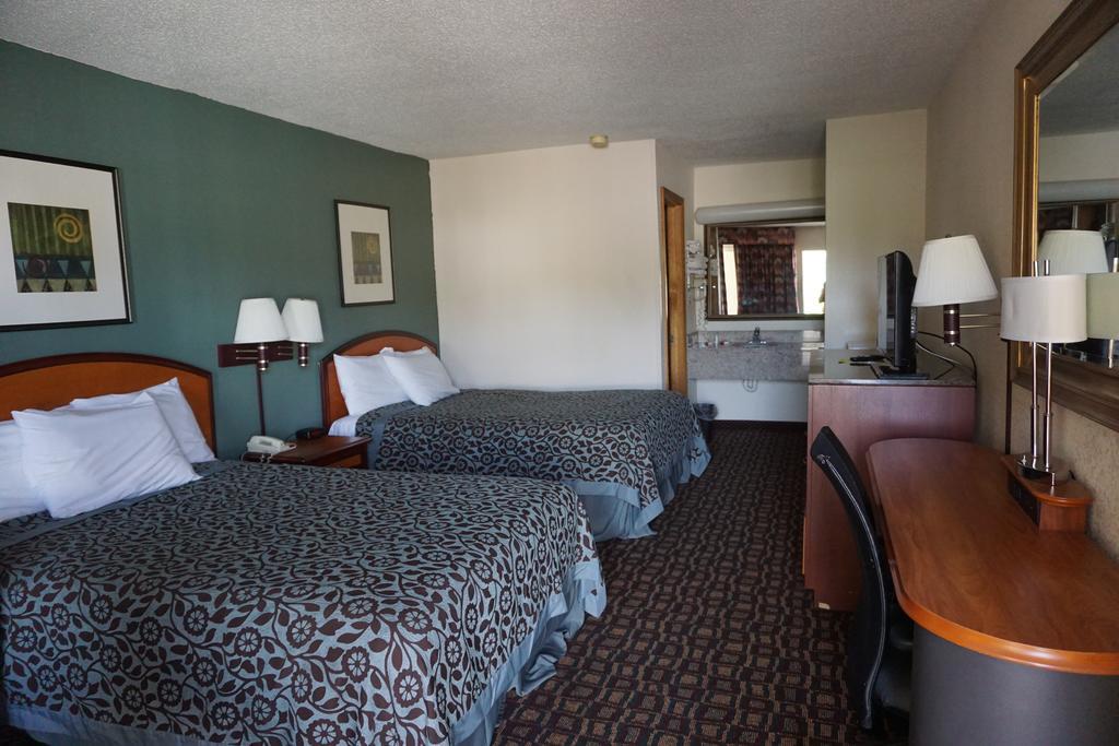Days Inn By Wyndham Augusta Wheeler Road מראה חיצוני תמונה
