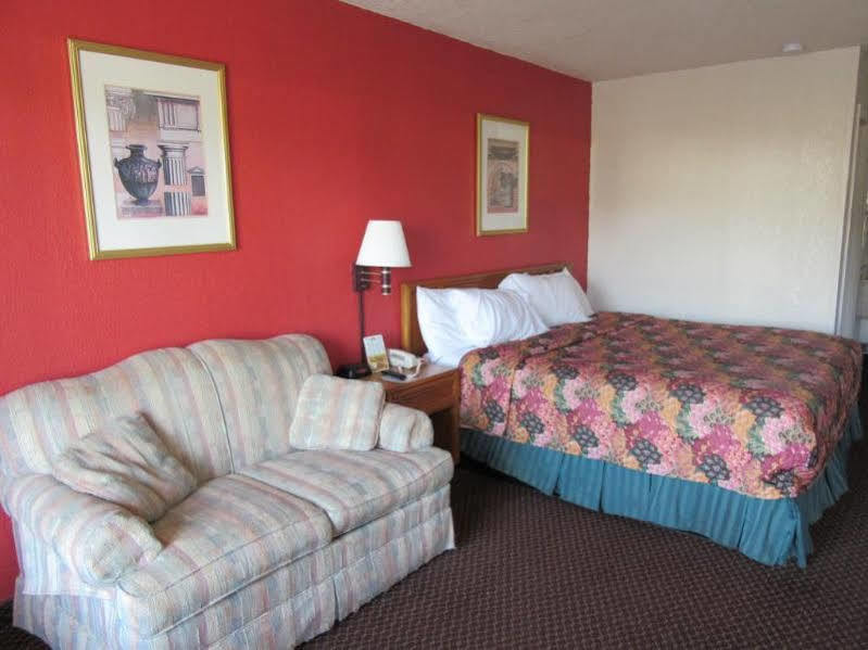 Days Inn By Wyndham Augusta Wheeler Road מראה חיצוני תמונה
